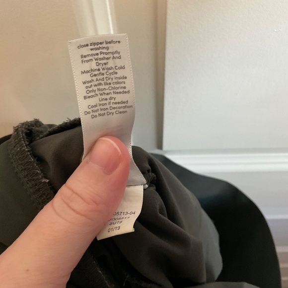 Athleta Salutation Cargo Joggers - Olive Green/Grey - Size 2 - Picture 10 of 11